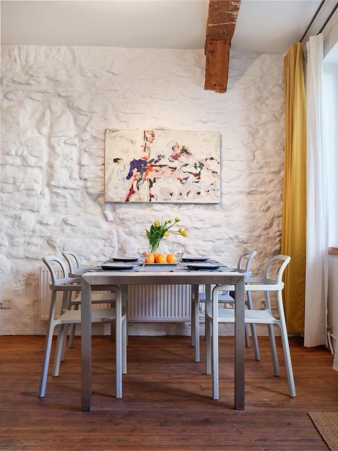 Historic Apartment With Private Garden In Old Town タリン エクステリア 写真