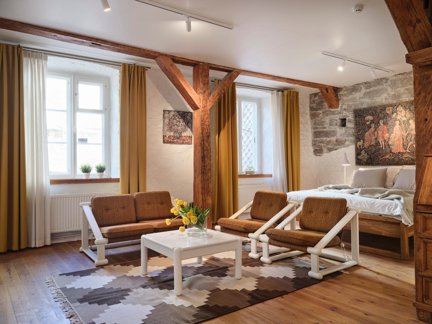 Historic Apartment With Private Garden In Old Town タリン エクステリア 写真