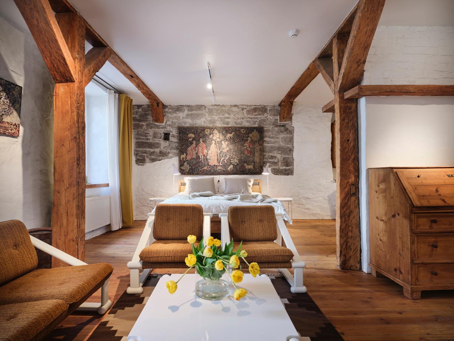 Historic Apartment With Private Garden In Old Town タリン エクステリア 写真
