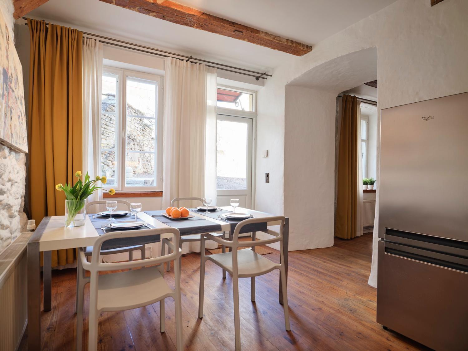 Historic Apartment With Private Garden In Old Town タリン エクステリア 写真